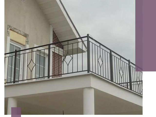 Изготовление балконных ограждений в Черняховске из металла и стекла