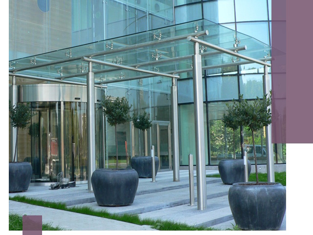 Навесы из стекла на заказ в Черняховске — монтаж и установка