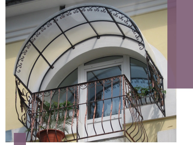 Козырьки над балконом в Черняховске — изготовление и монтаж